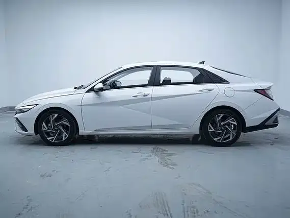 Hyundai Elantra — Фото автомобиля 2