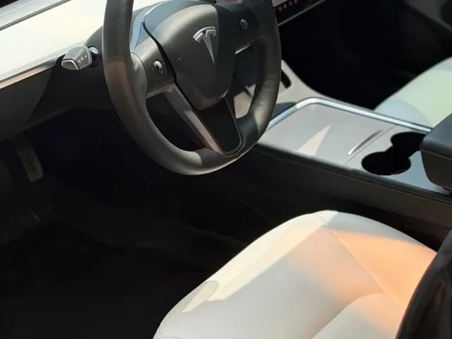 Tesla Model 3 — Фото автомобиля 7
