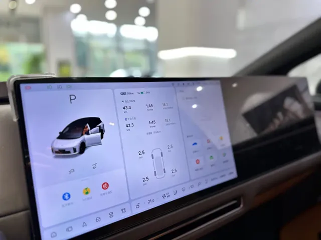 Li Auto i8 — Фото автомобиля 4