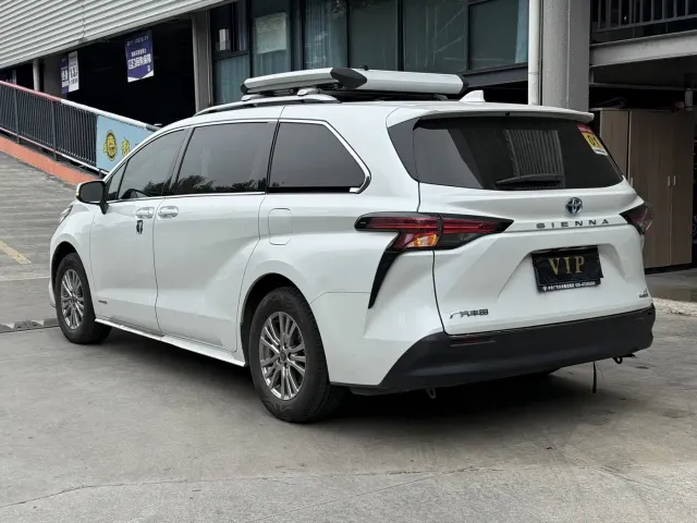 Toyota Sienna — Фото автомобиля 6