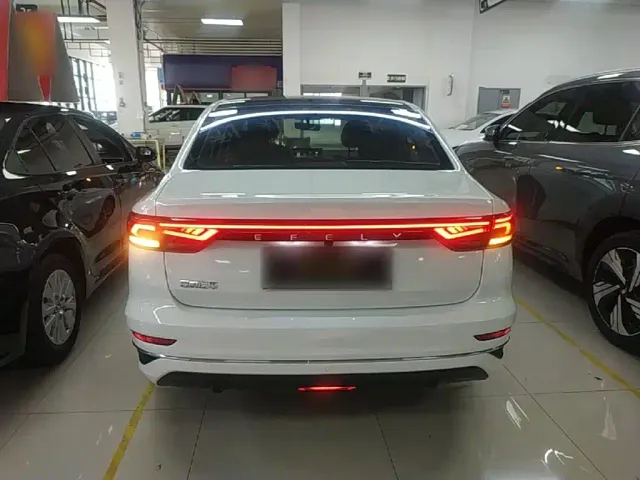 Geely Emgrand — Фото автомобиля 5