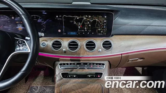 Mercedes-Benz E-Class — Фото автомобиля 15