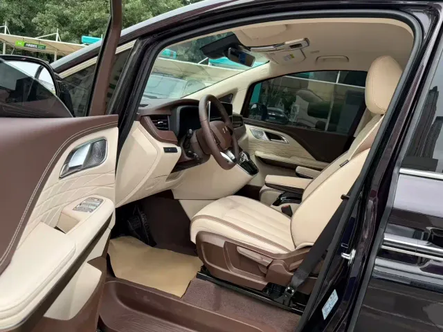 Bestune Besturn M9 — Фото автомобиля 5