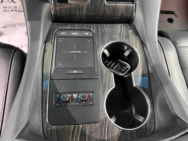Lexus LM — Фото автомобиля 26