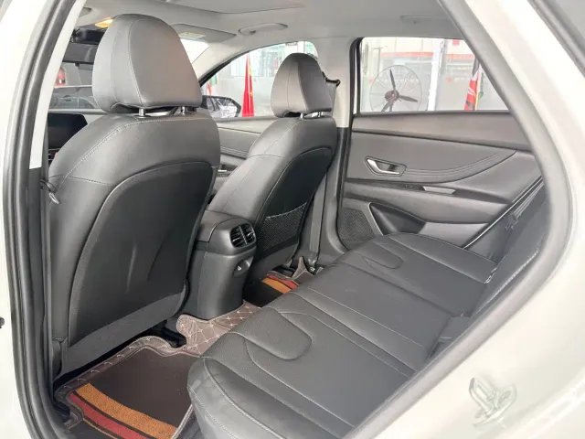 Hyundai Elantra — Фото автомобиля 5