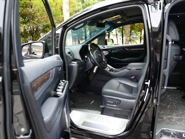 Toyota Vellfire — Фото автомобиля 4