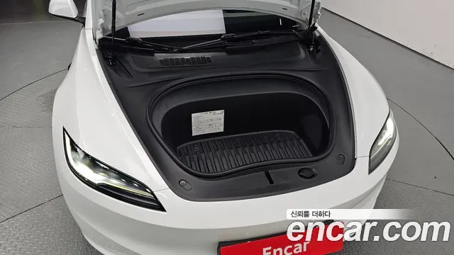 Tesla Model 3 — Фото автомобиля 6