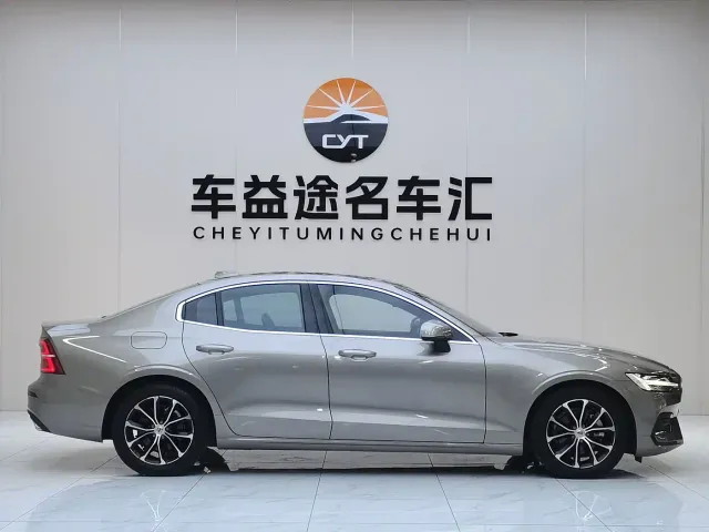 Volvo Volvo S60 2022 B4 Smart Comfort Luxury Edition — Фото автомобиля 7