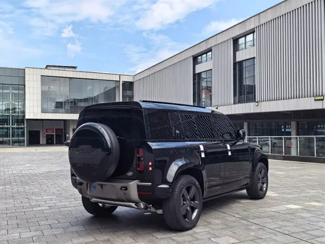 Land Rover Defender — Фото автомобиля 20