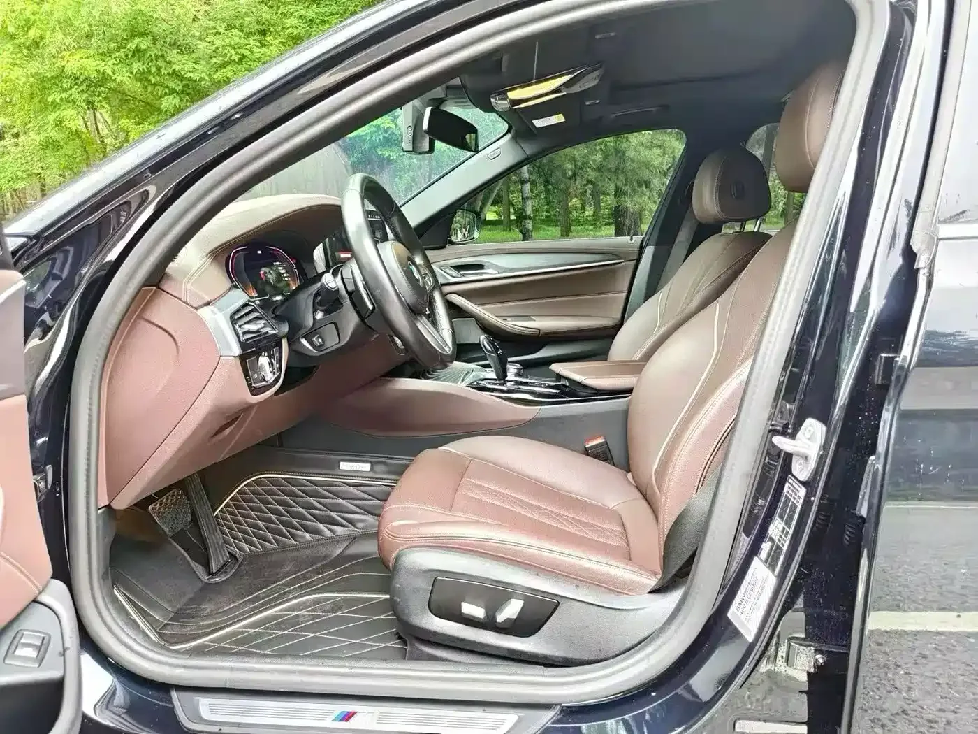 BMW BMW 5 Series 2023 530Li Leading M Sport Package — Фото автомобиля 4