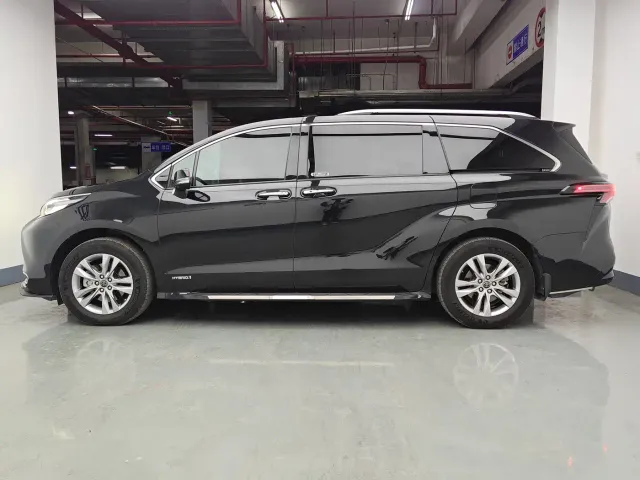 Toyota Sienna — Фото автомобиля 6