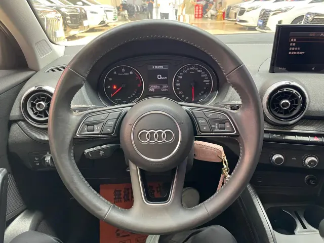 Audi Q2L — Фото автомобиля 17