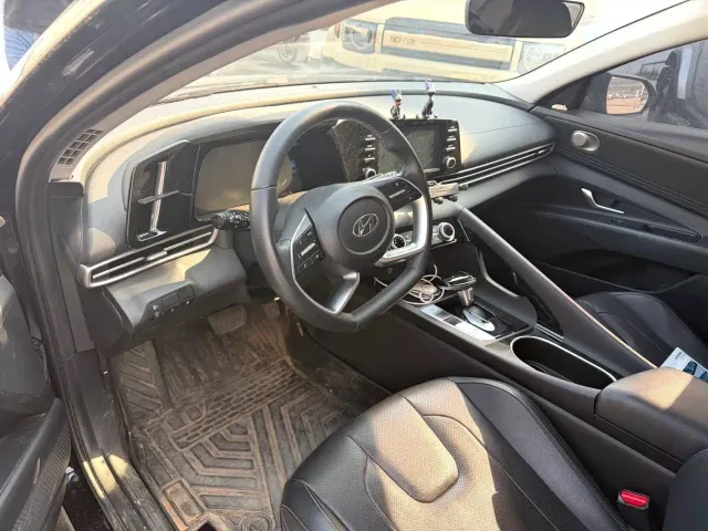 Hyundai Elantra — Фото автомобиля 4