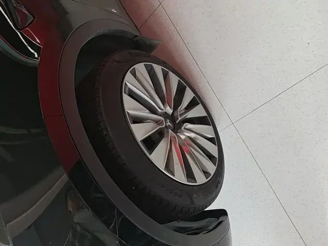 Tesla Model Y — Фото автомобиля 22