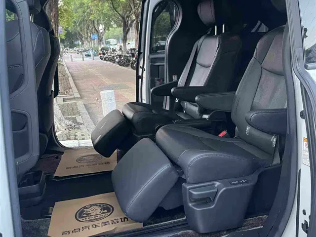 Toyota Sienna — Фото автомобиля 16
