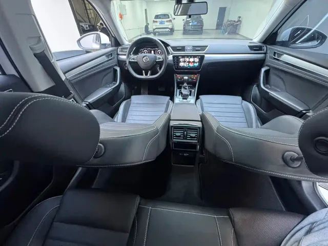 Skoda Superb — Фото автомобиля 8