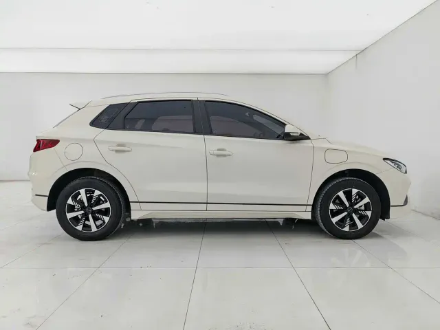 BYD e2 — Фото автомобиля 8