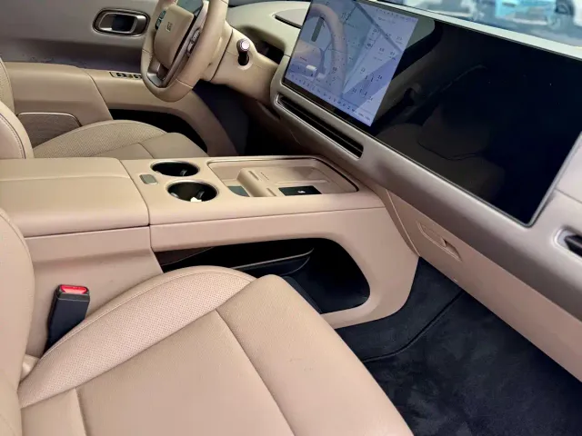 Li Auto i8 — Фото автомобиля 10