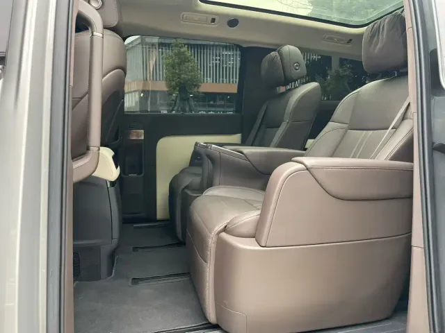 Li Auto MEGA — Фото автомобиля 4