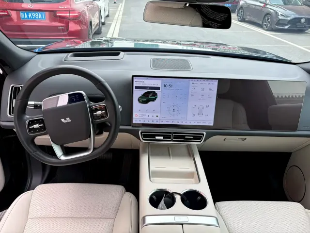 Li Auto L9 — Фото автомобиля 5