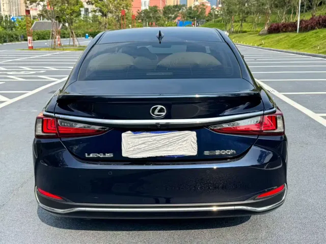 Lexus ES — Фото автомобиля 8