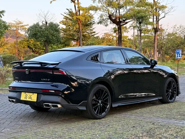 Changan UNI-V — Фото автомобиля 16