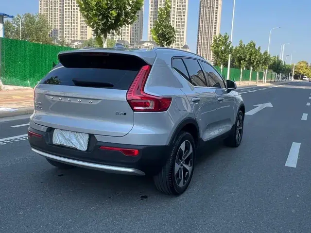 Volvo XC40 — Фото автомобиля 7