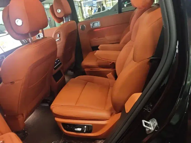Li Auto L8 — Фото автомобиля 16