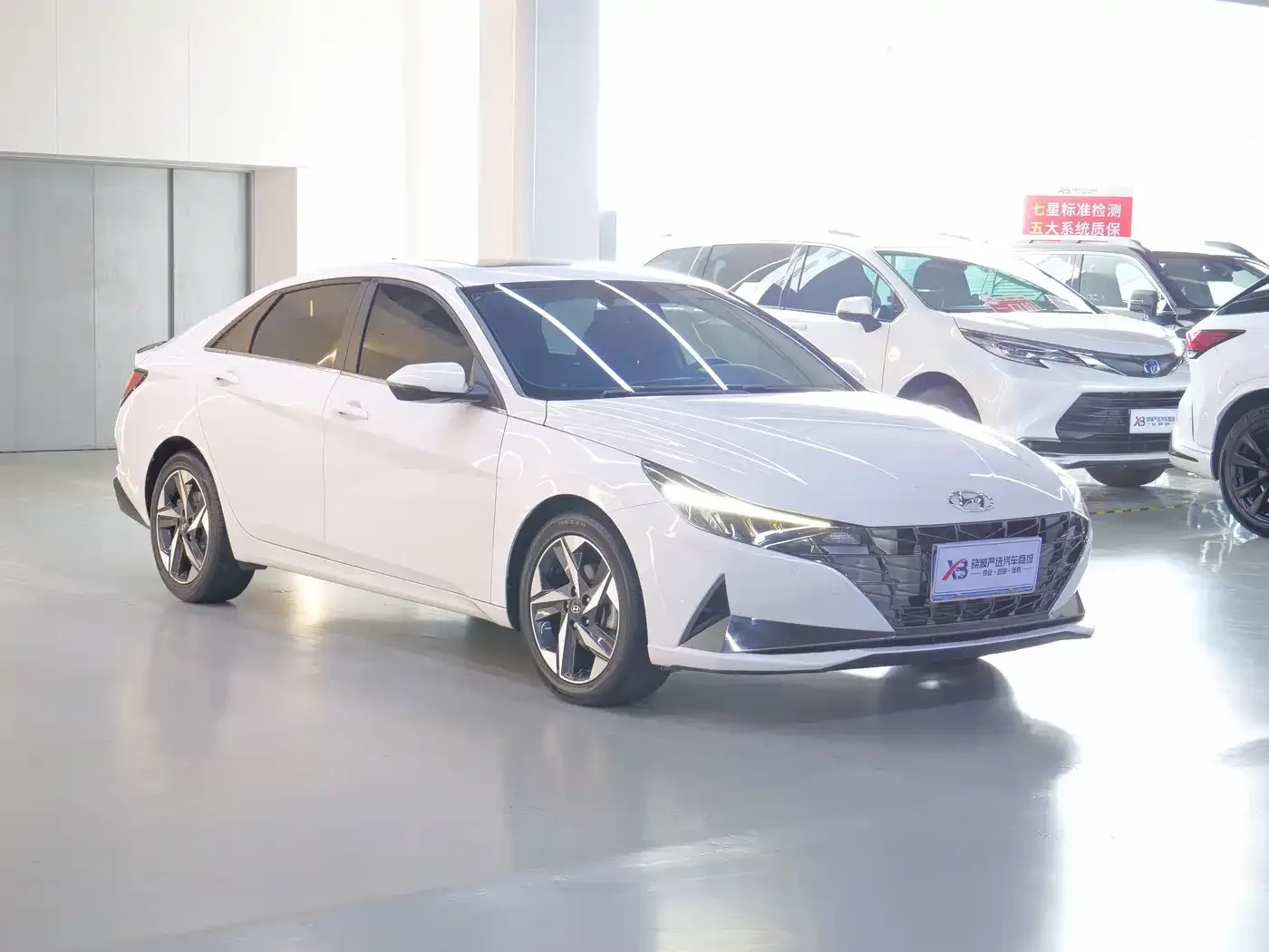 Hyundai Elantra 2022 240TGDi DCT LUX Premium Edition — Фото автомобиля 3