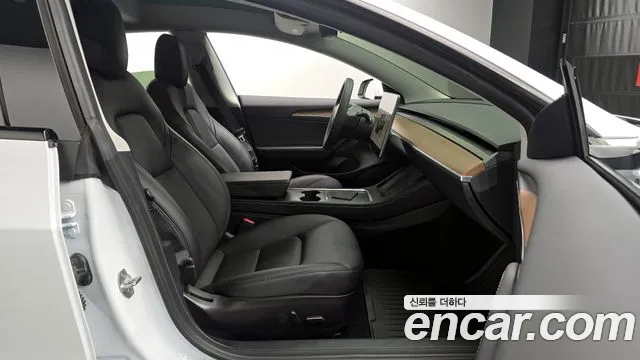 Tesla Model 3 — Фото автомобиля 25