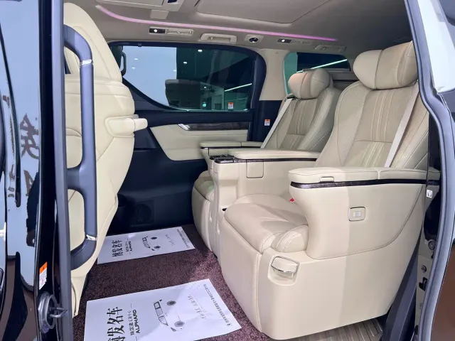Toyota Vellfire — Фото автомобиля 12