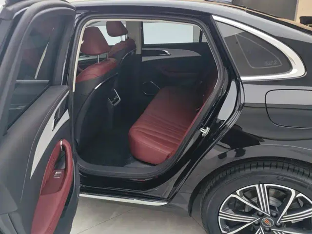 Hongqi H5 PHEV — Фото автомобиля 11