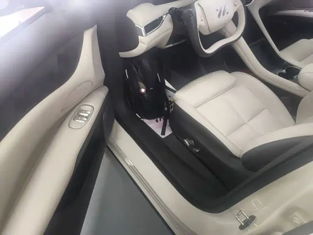 IM Motors LS6 — Фото автомобиля 15