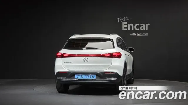 Mercedes-Benz EQA — Фото автомобиля 3
