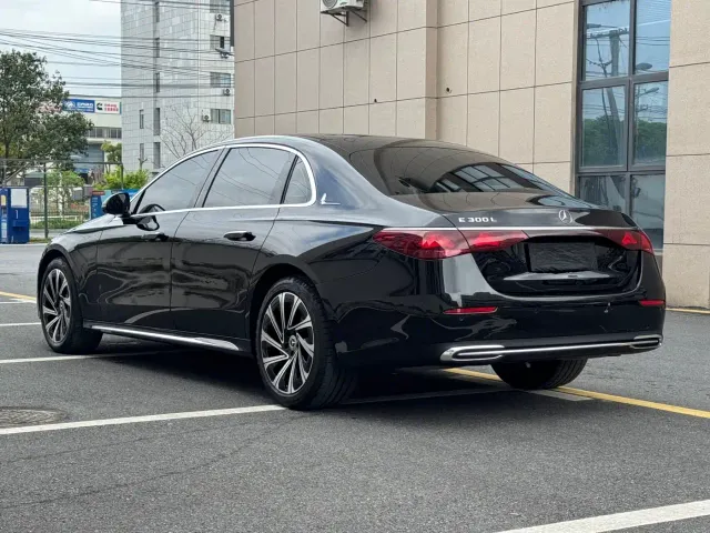 Mercedes-Benz E-Class — Фото автомобиля 11