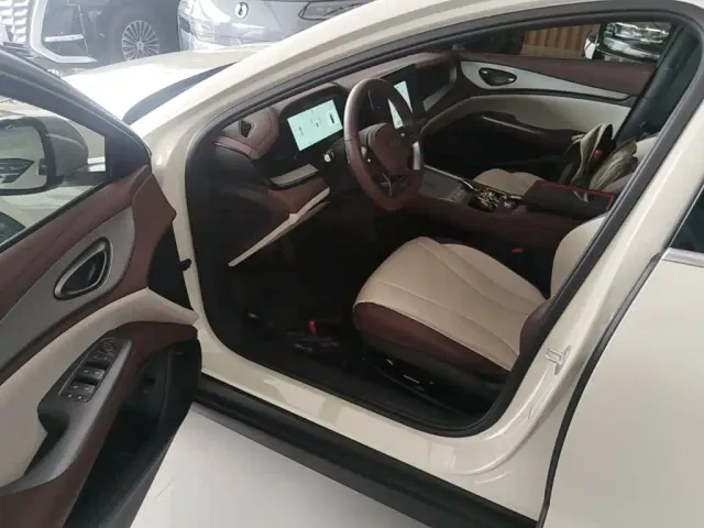 BYD Seal 07 DM-i — Фото автомобиля 15