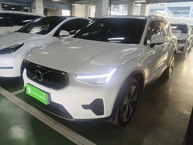 Фотография автомобиля — Volvo XC40