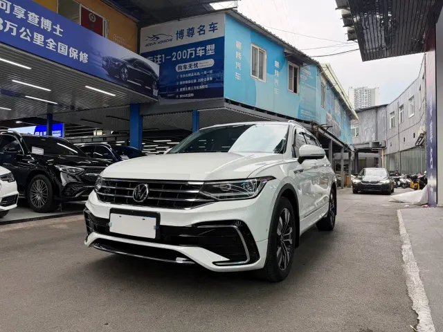Фотография автомобиля — Volkswagen Tiguan L