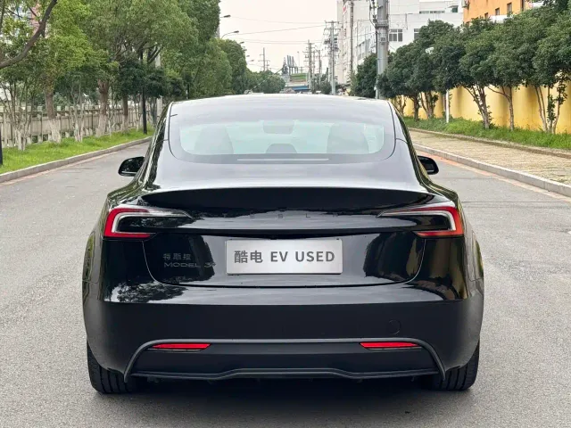 Tesla Model 3 — Фото автомобиля 4
