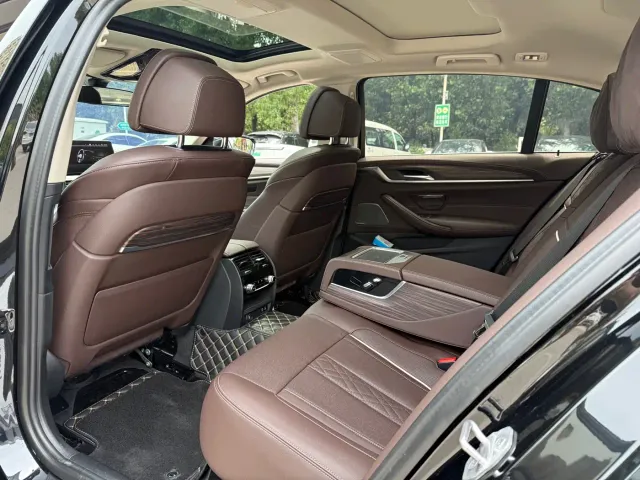 BMW 5 Series — Фото автомобиля 8
