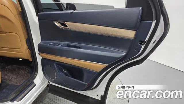 Genesis GV80 — Фото автомобиля 14