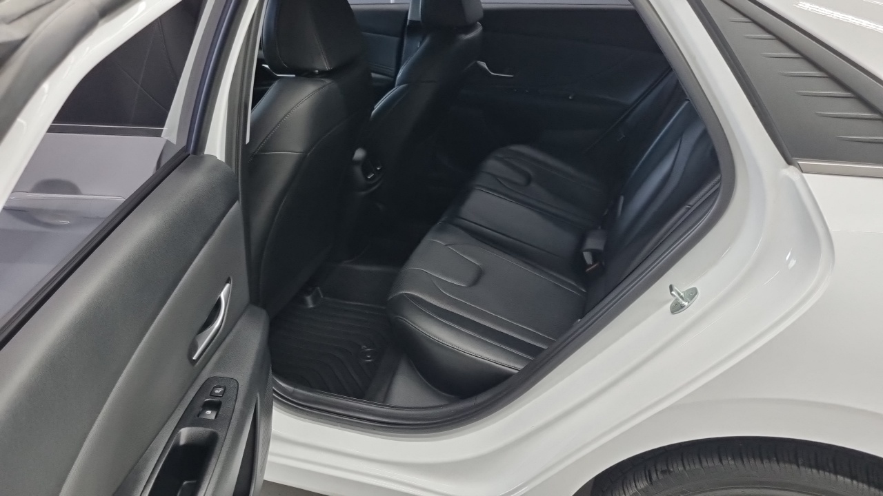 Hyundai Avante CN7 — Фото автомобиля 11