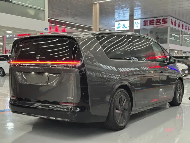 Li Auto MEGA — Фото автомобиля 4
