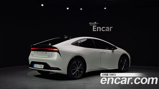 Toyota Prius — Фото автомобиля 2