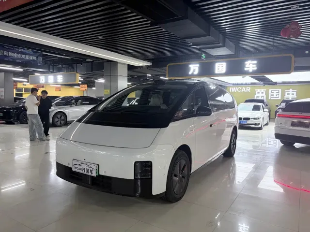 Фотография автомобиля — Li Auto MEGA