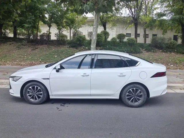 BYD Qin PLUS — Фото автомобиля 5