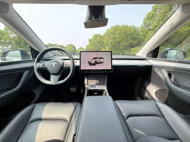 Tesla Model Y — Фото автомобиля 5