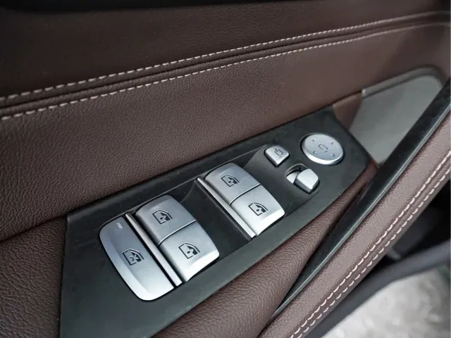 BMW 5 Series — Фото автомобиля 11