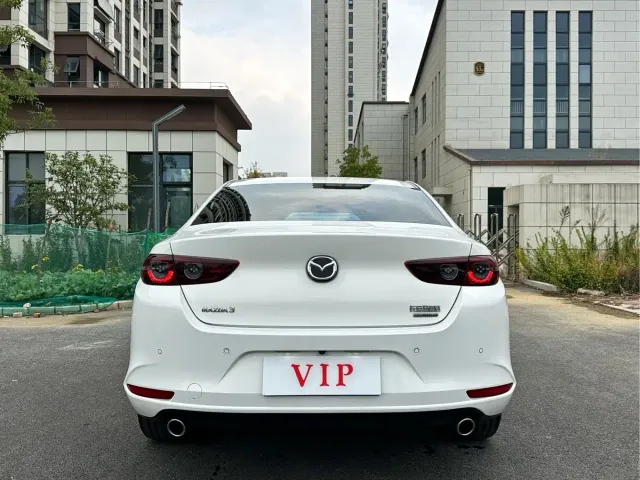 Mazda Axela — Фото автомобиля 15