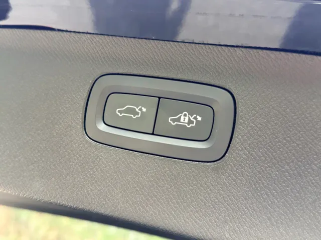 Volvo XC90 — Фото автомобиля 22